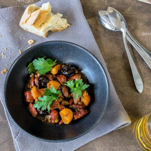 Rezept für einen Eintopf mot Chorizo, Auberginen, Pflaumen und Aprikosen