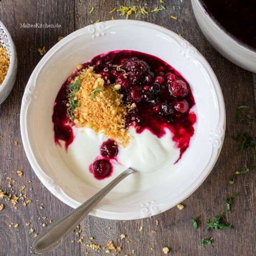 Rezept Joghurt mit Früchte & Briochebrösel
