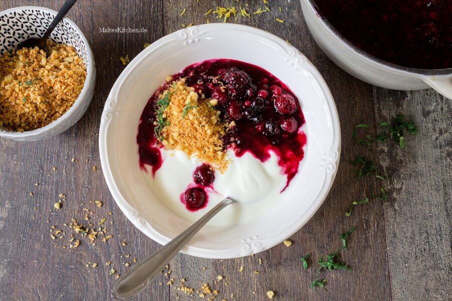 Rezept Joghurt mit Früchte & Briochebrösel