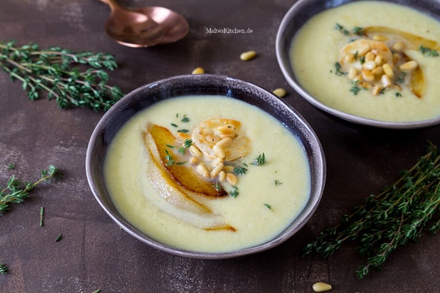 Rezept für eine Lauchsuppe mit karamellisierten Birnen und Ziegenkäse
