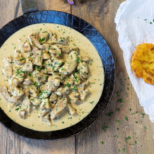 Rezept für ein geschnetzeltes Züricher Art mit knusprigem Käse-Rösti