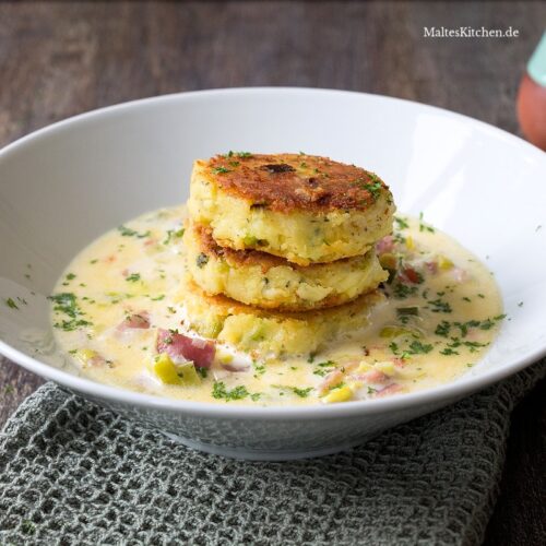 Kartoffel-Feta-Taler mit Schinken-Lauch-Ragout