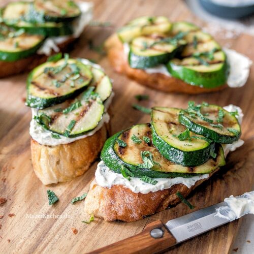 Rezept für Bruschetta mit gegrillter Zucchini und Ricotta-Creme