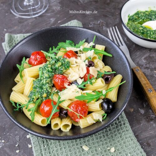 Rezept für Rigatoni mit Rucola-Pesto