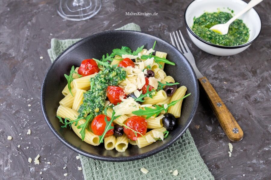Rezept für Rigatoni mit Rucola-Pesto