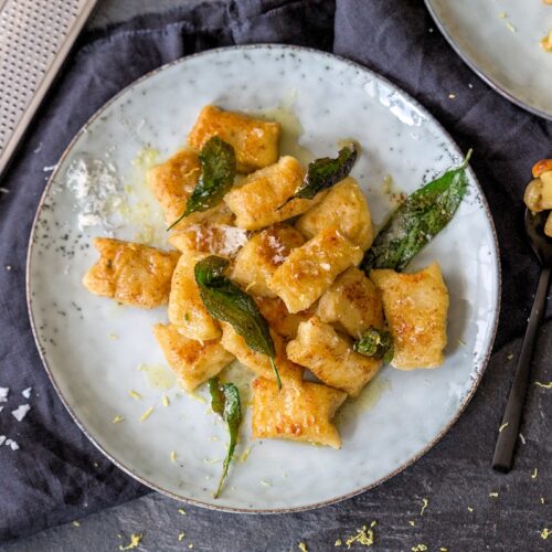 Rezept für Ricotta-Gnocchi mit geröstetem Knoblauch