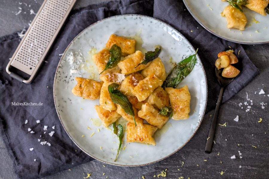 Rezept für Ricotta-Gnocchi mit geröstetem Knoblauch