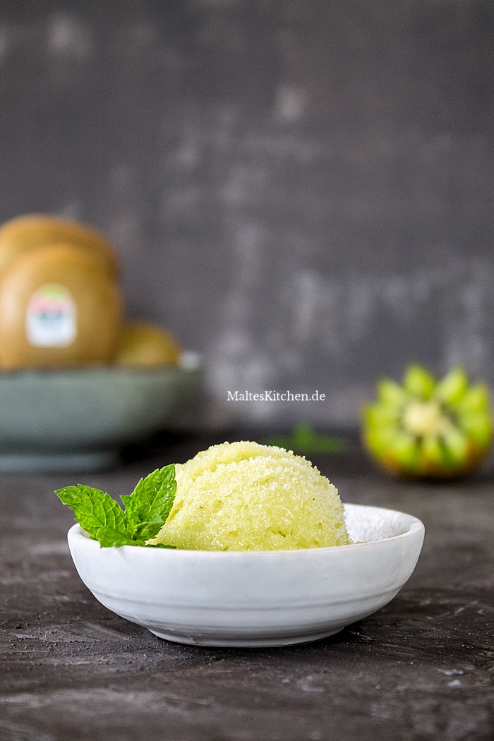 Erfrischendes Sorbet mit Kiwi Geschmack