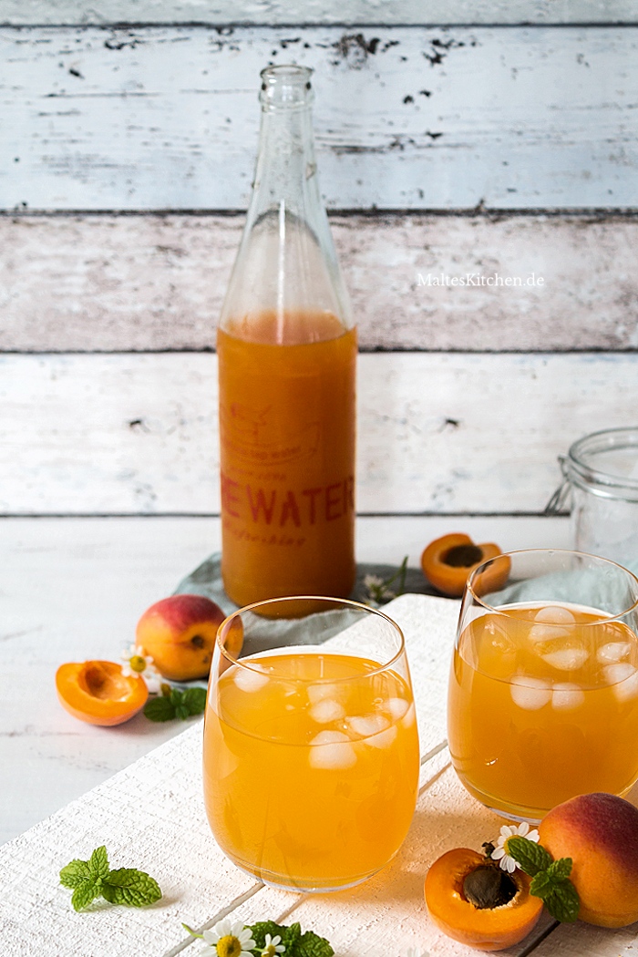 Selbstgemachter Eistee mit Aprikosen-Sirup
