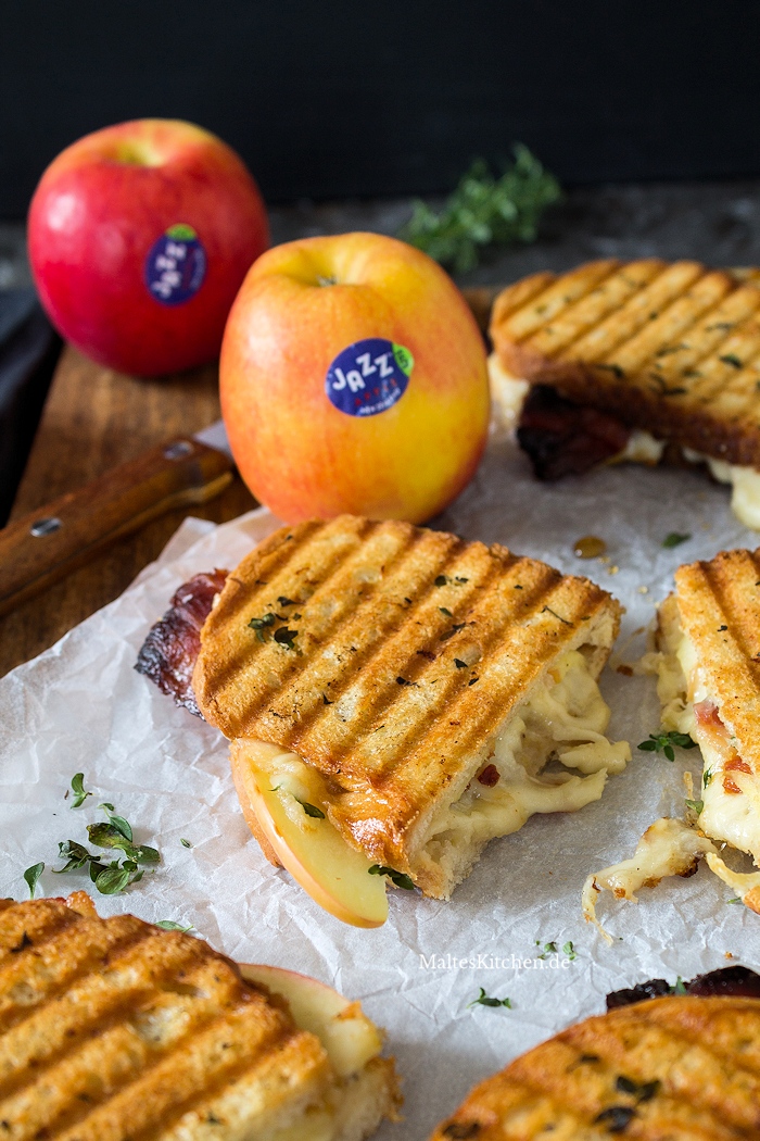 Super leckeres Grilled Cheese Sandwich mit Äpfeln, Bacon und Apfelmus