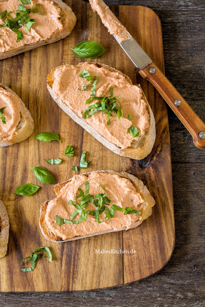 Aufstrich aus rotem Pesto