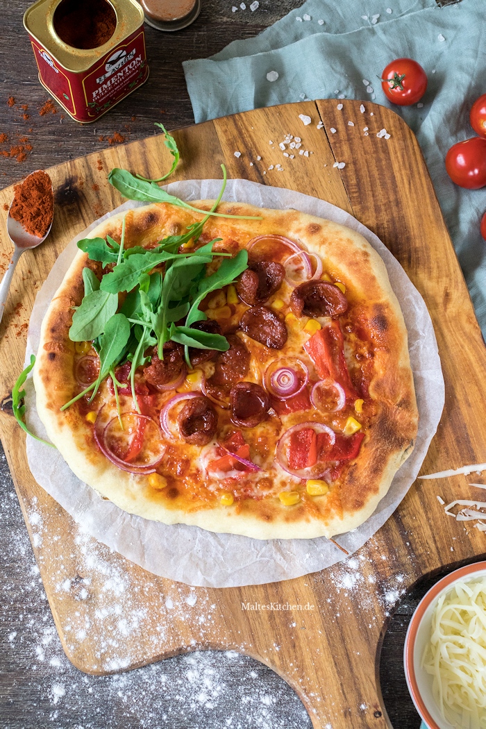 Pizza mit Chorizo, Paprika und Mais