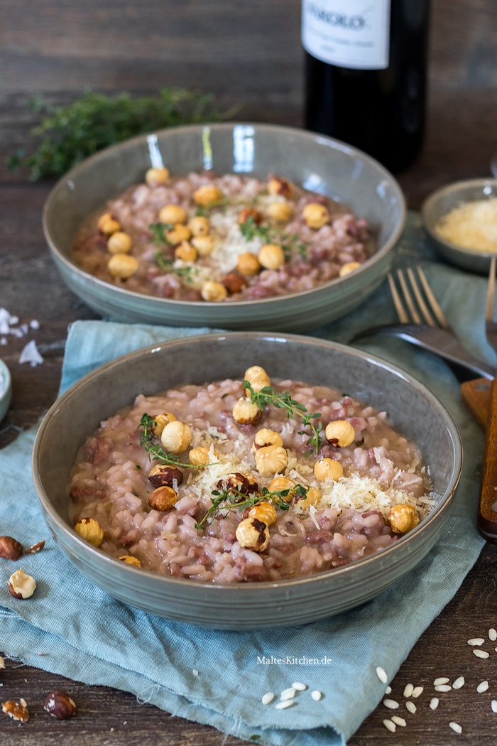 Leckeres Risotto mit Rotwein und Haselnüssen