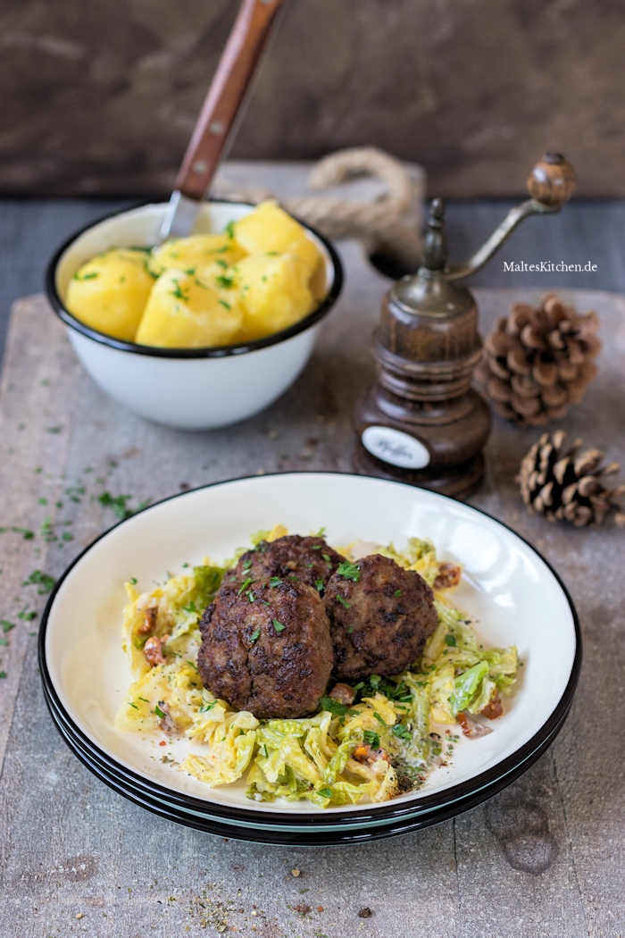 Saftige Frikadellen mit Wirsinggemüse