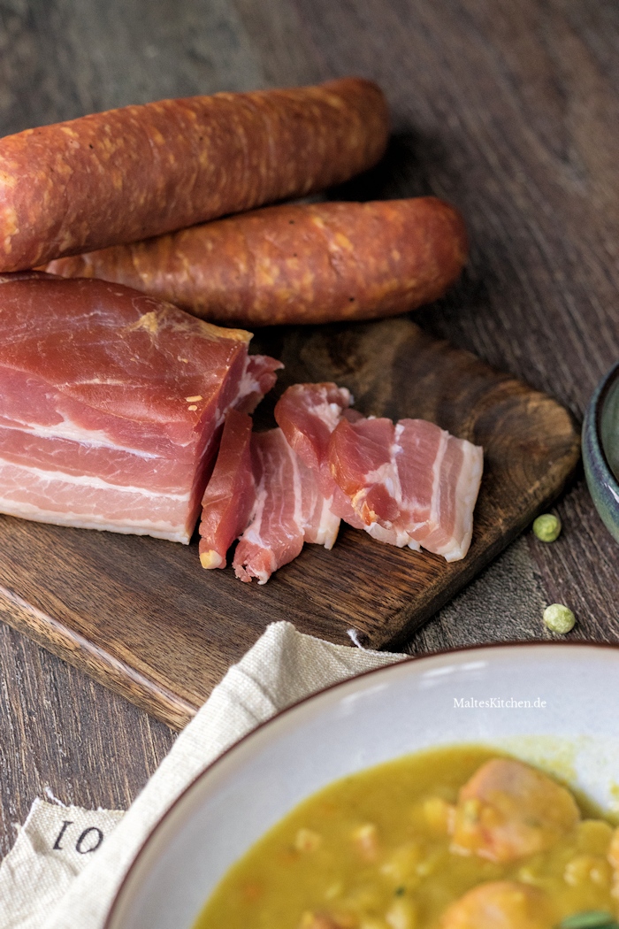 Speck und Mettwürstchen