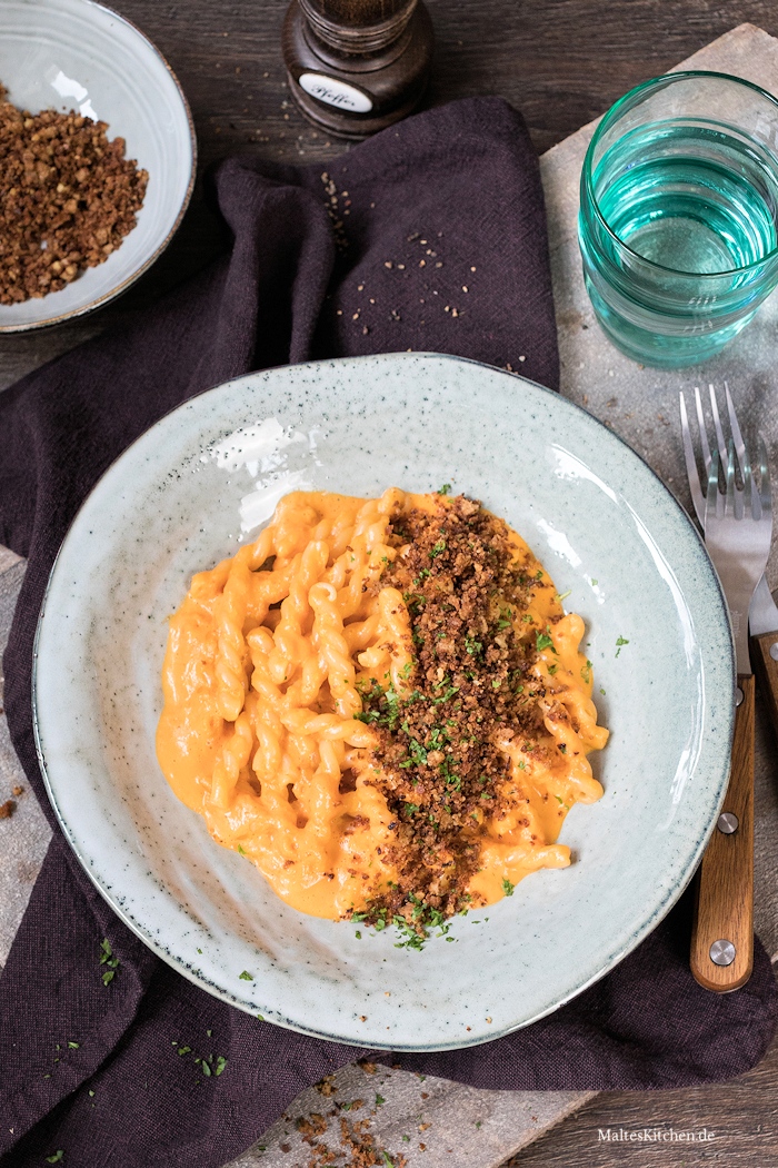 Nudeln mit Paprikasauce