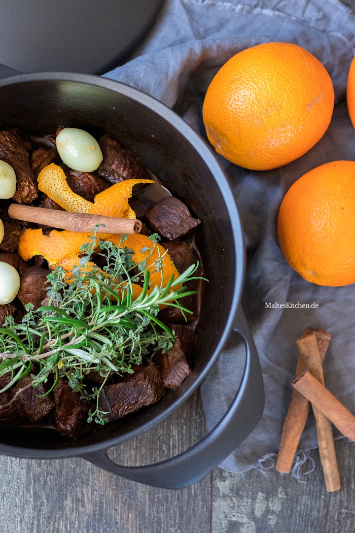 Rindergulasch in Arbeit