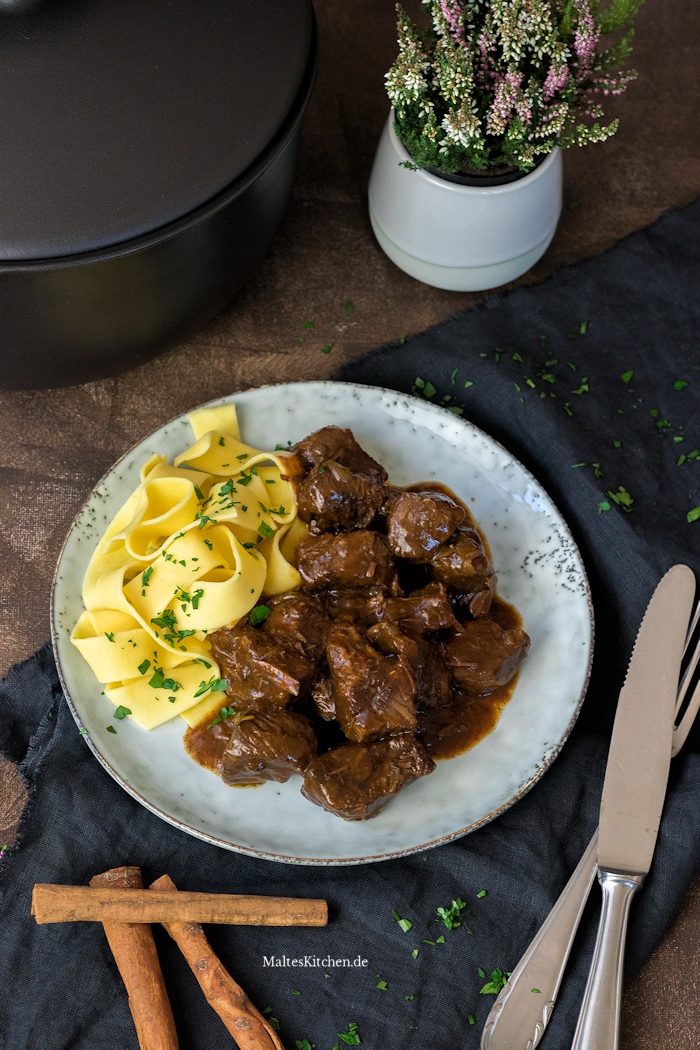 Butterzartes Rindergulasch mit Tagliatelle