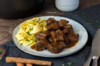 Rezept für butterzartes Rindfleischgulasch mit Tagliatelle