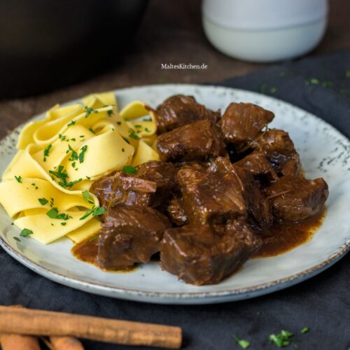 Rezept für butterzartes Rindfleischgulasch mit Tagliatelle