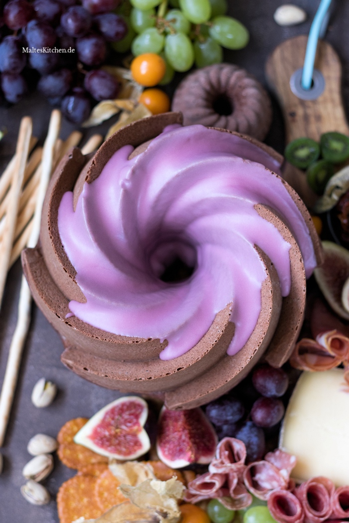 Rotwein-Gugelhupf mit Rotwein-Glasur