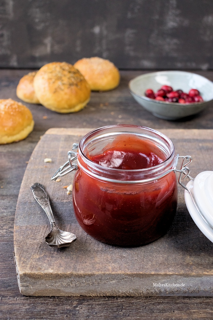 Leckerer selbstgemachter Cranberry-Ketchup