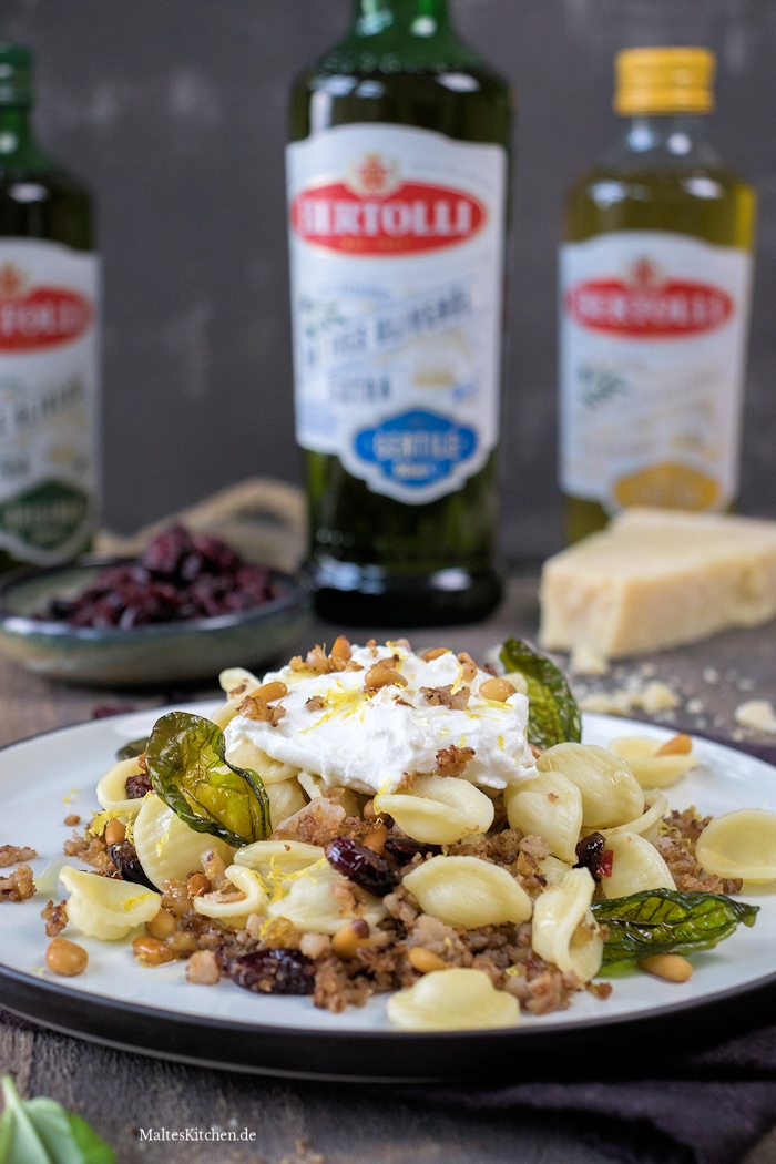 Leckere Pasta mit Blumenkohl und Cranberrys