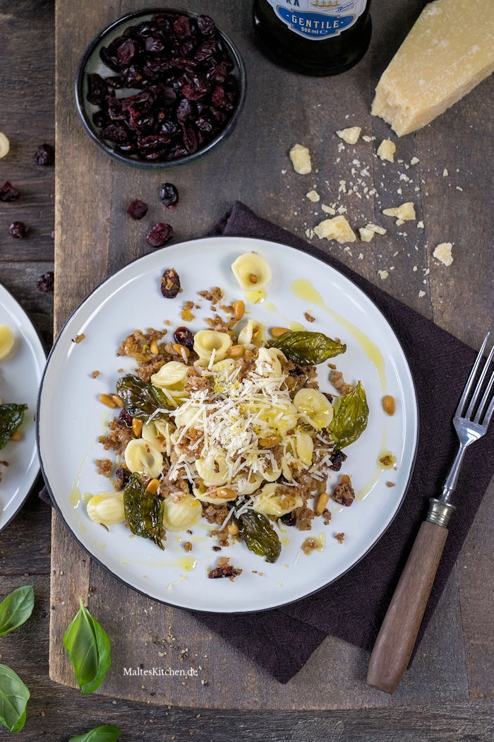 Leckere Orecchiette mit Blumenkohl und Parmesan
