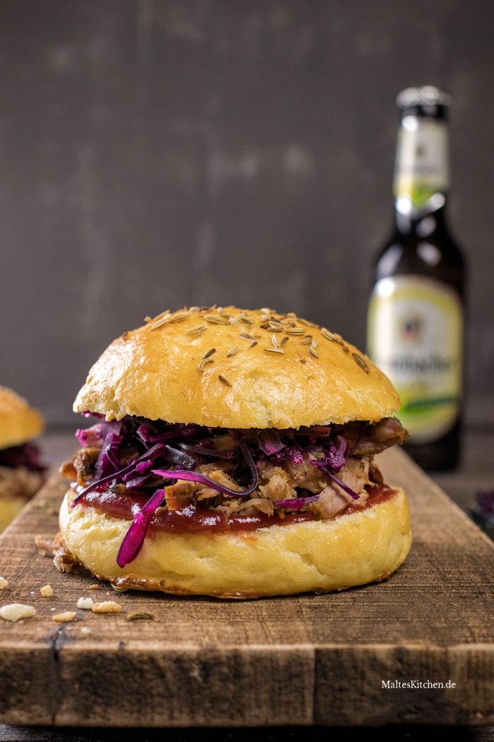 Pulled Pork Burger mit Rotkohlsalat