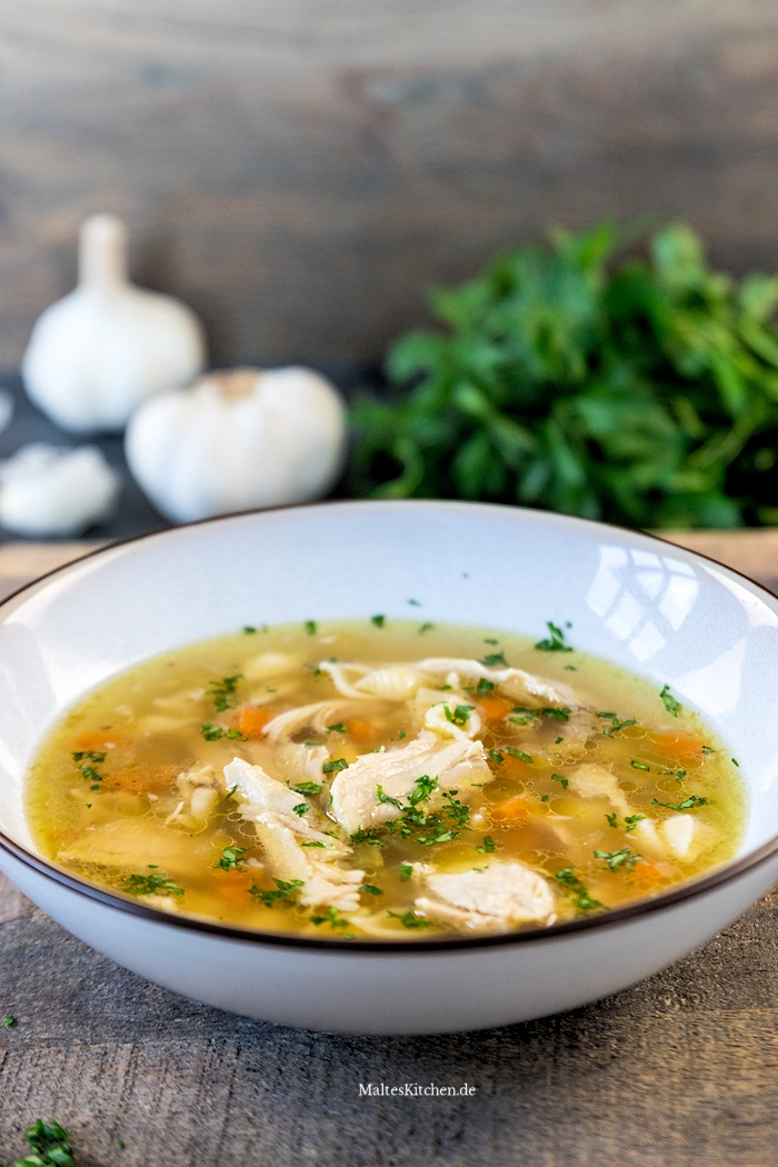 Selbstgekochte Hühnersuppe