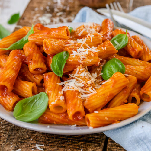 Rezept für Rigatoni mit selbstgemachter Tomatensauce