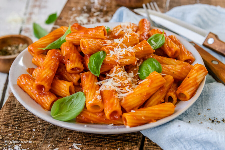 Rezept für Rigatoni mit selbstgemachter Tomatensauce