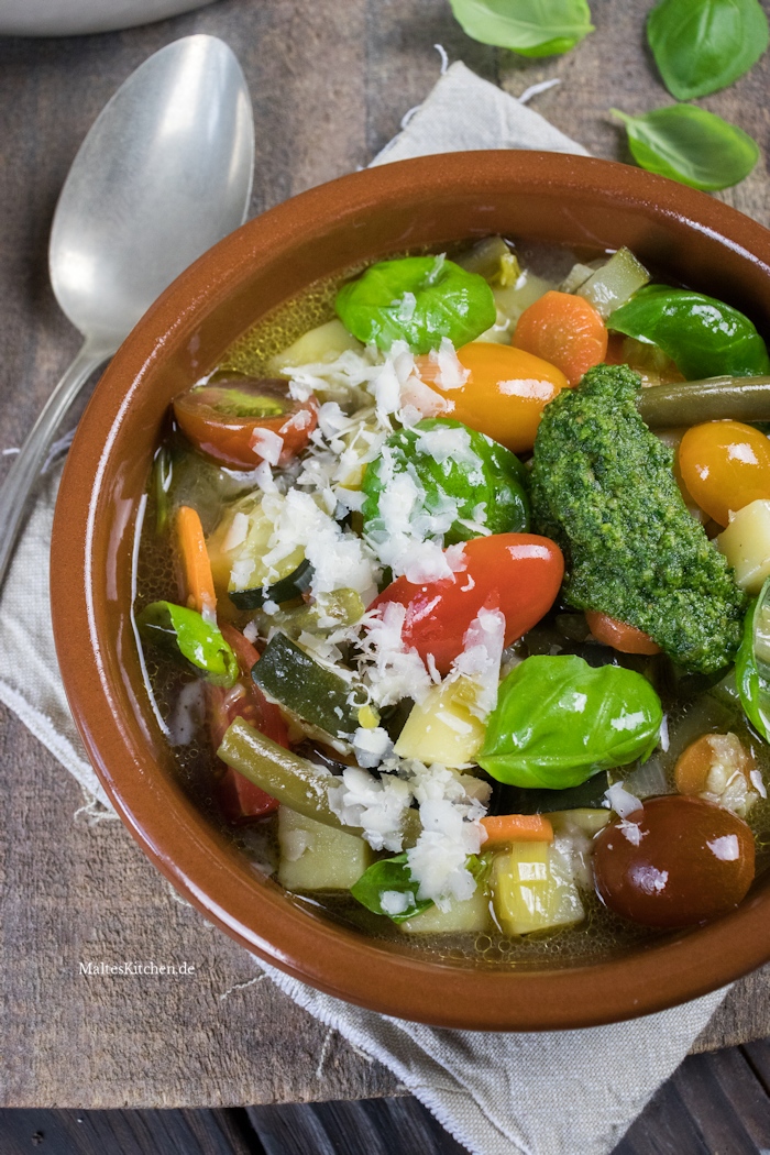 Gemüsesuppe mit Pesto