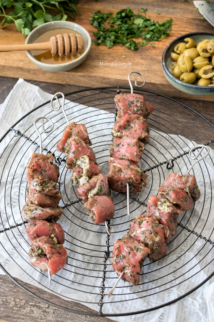 Mit Käutern mariniertes Lammfleisch