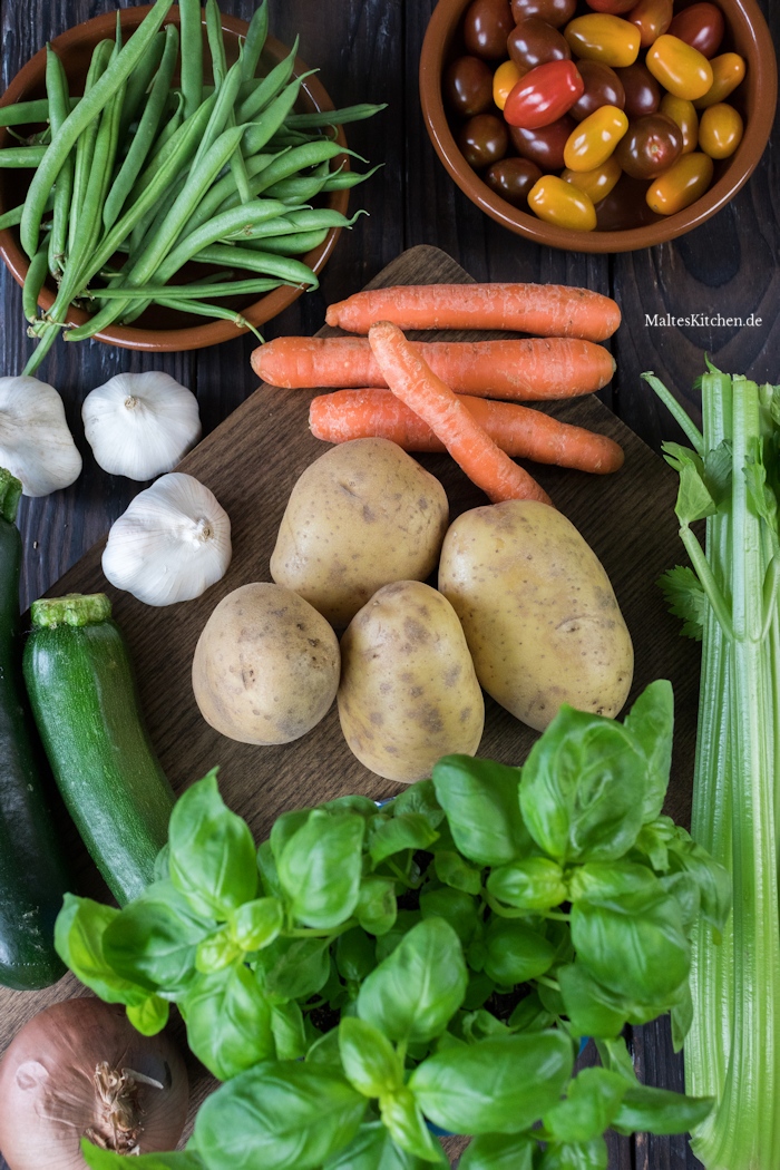 Das Gemüse für die Minestrone