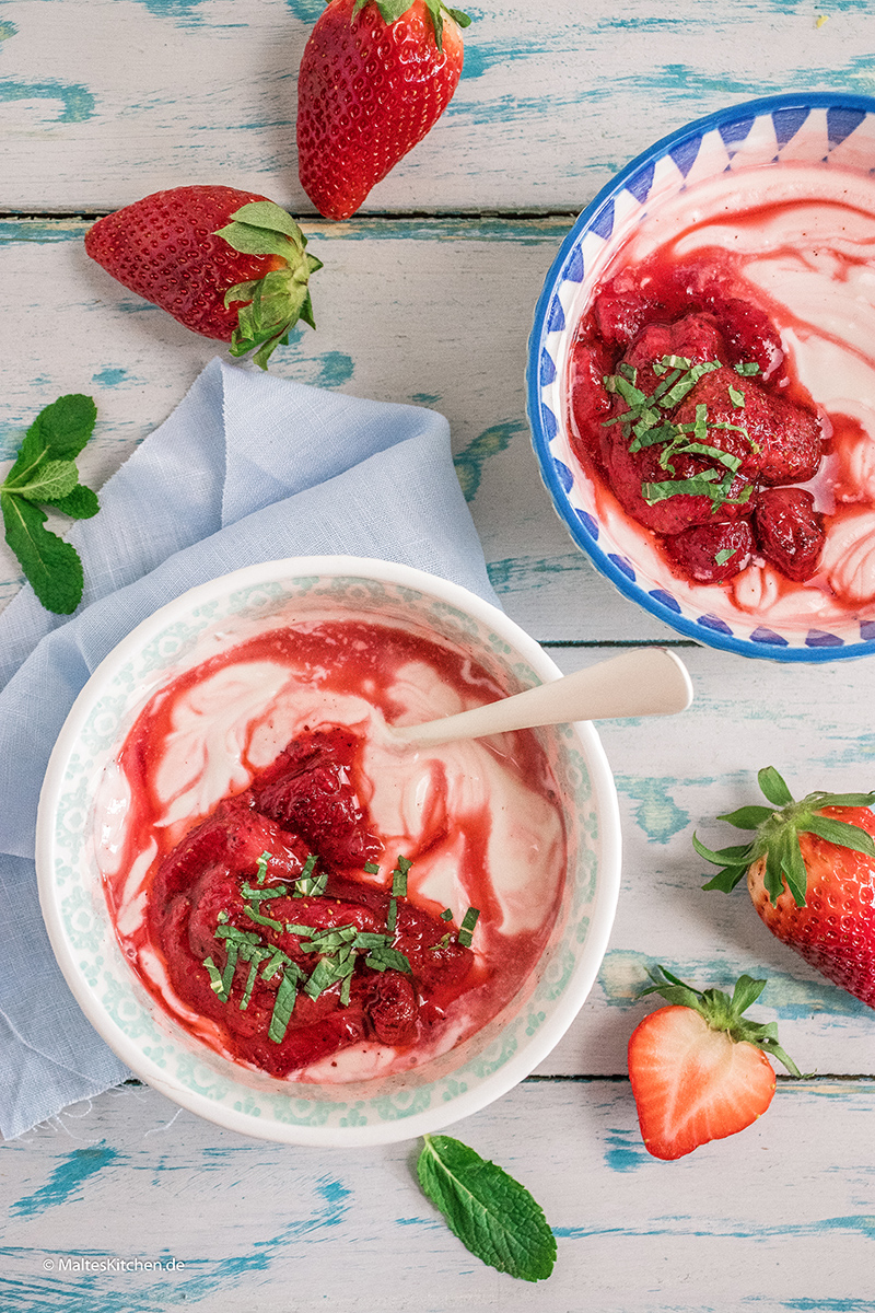 Gebackenen Erdbeeren mit Joghurt-Creme