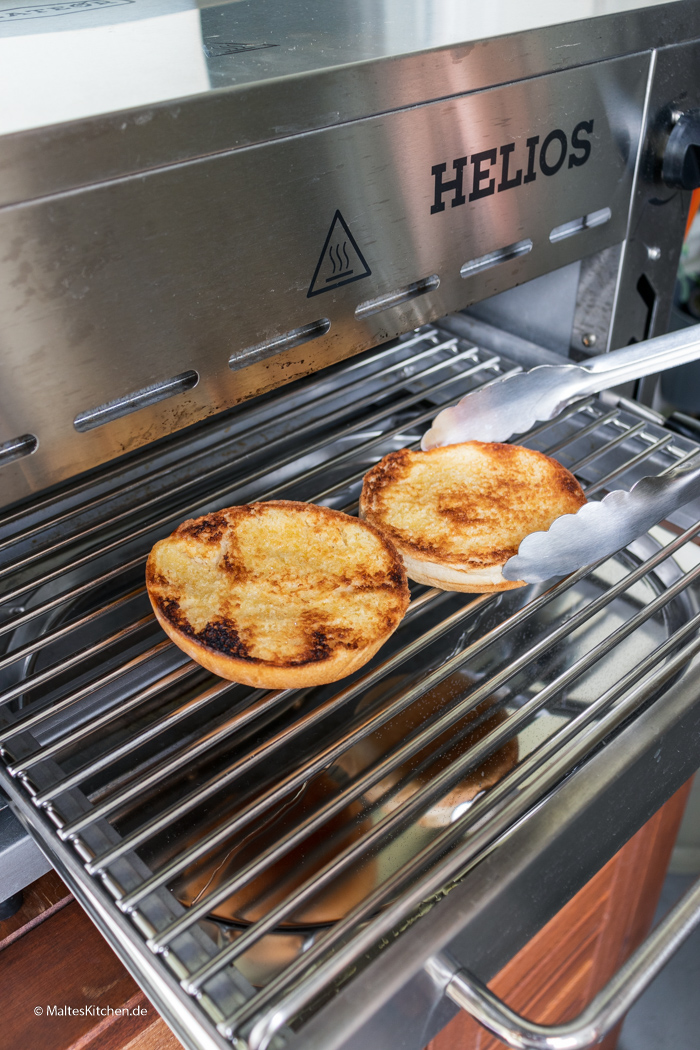 Burger grillen auf dem Meateor Helios