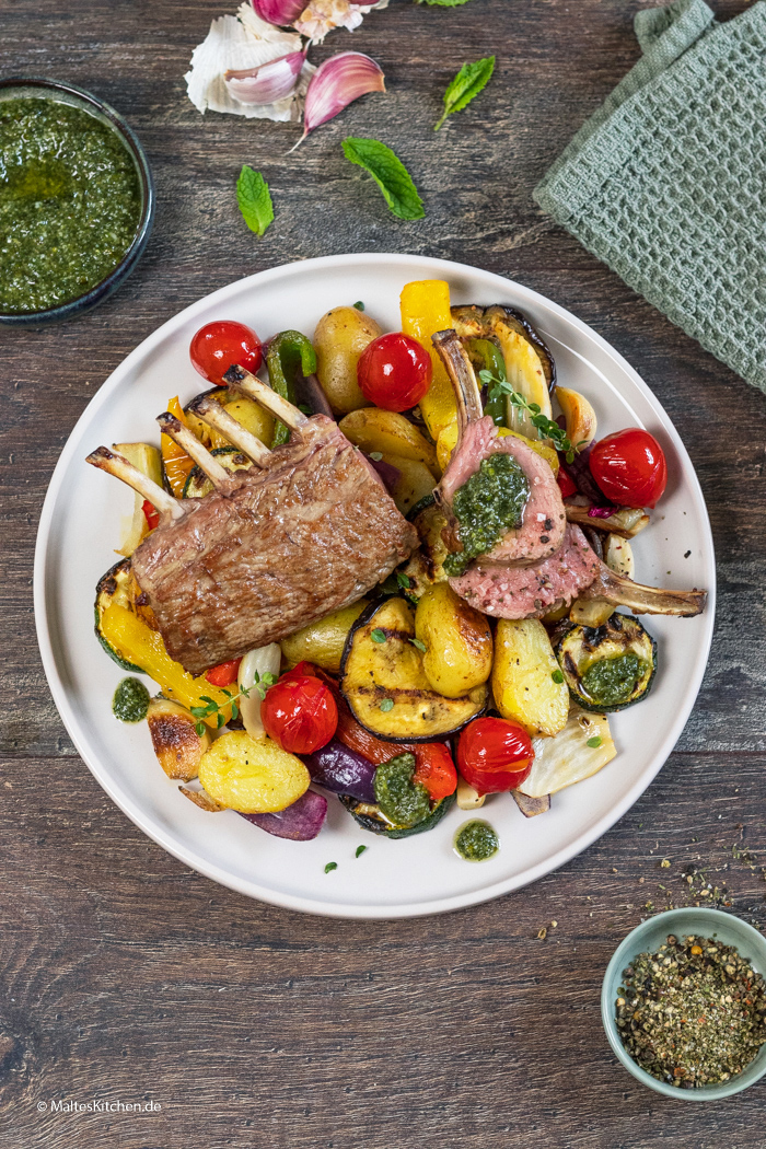 Lammkarree mit Minzpesto