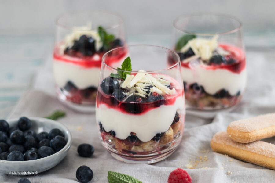 Rezept für eine schnelle Zitronencreme mit gemischten Beeren