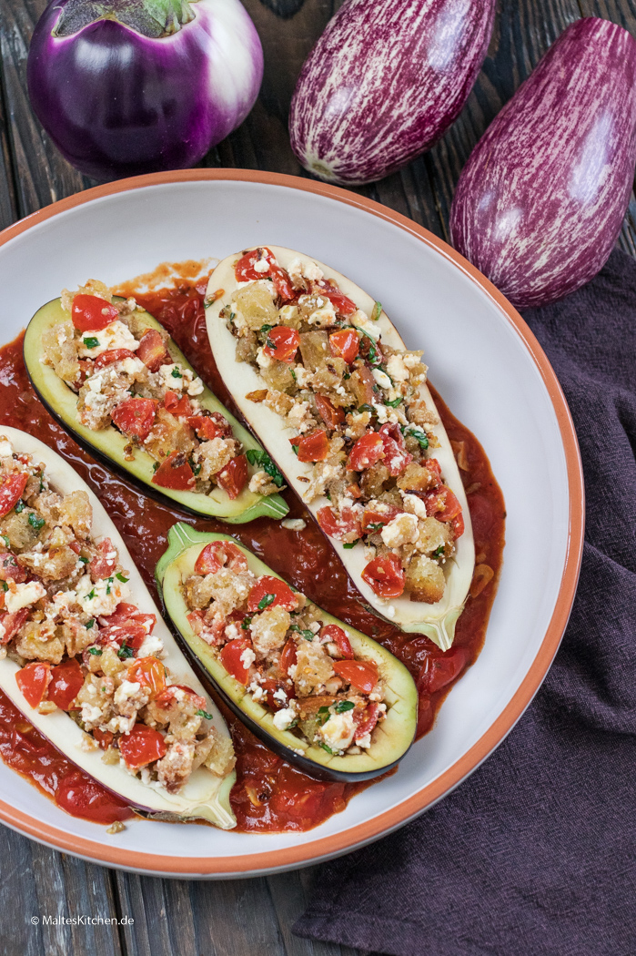 Gefüllte Auberginen in Tomatensauce