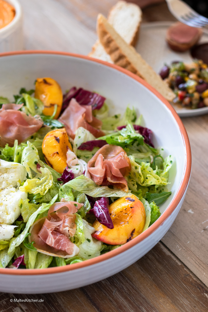 Blattsalat mit Orangen-Senf-Vinaigrette