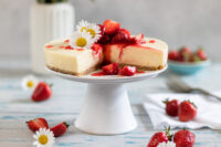 Rezept für einen Frischkäse Kuchen mit Erdbeeren