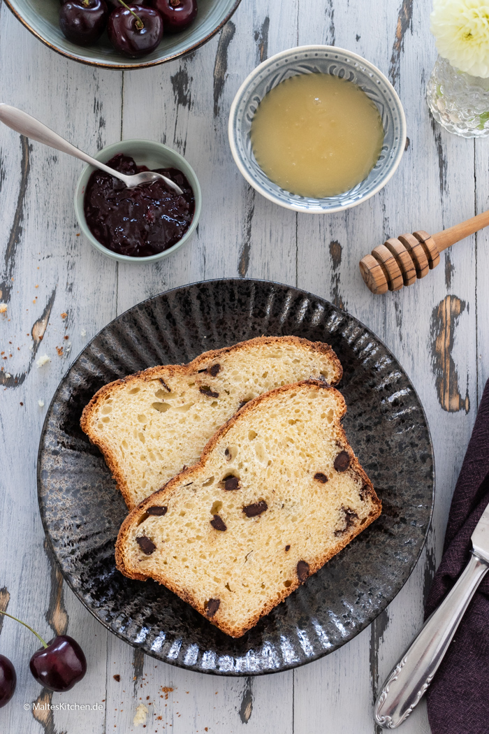 Fluffiges süße Brot mit Schokoladenstückchen