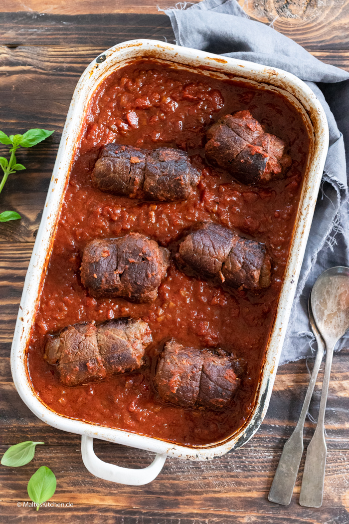 Rinderrouladen mit Tomatensauce
