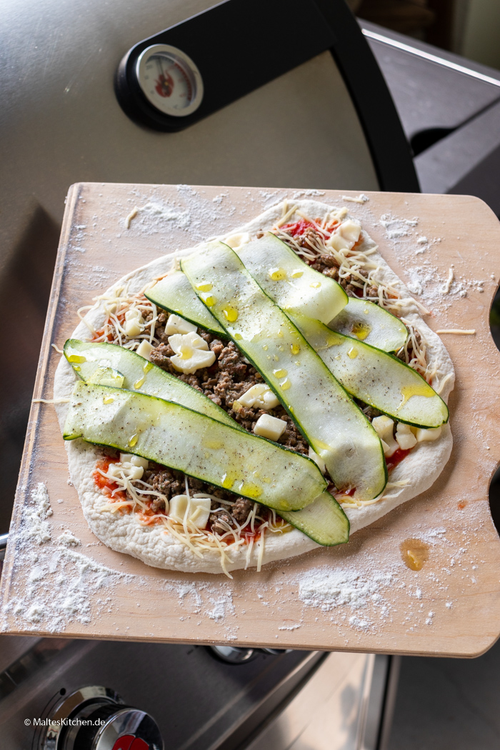 Die Pizza kommt gleich auf den LANDMANN Miton 3.1 PTS Gasgrill