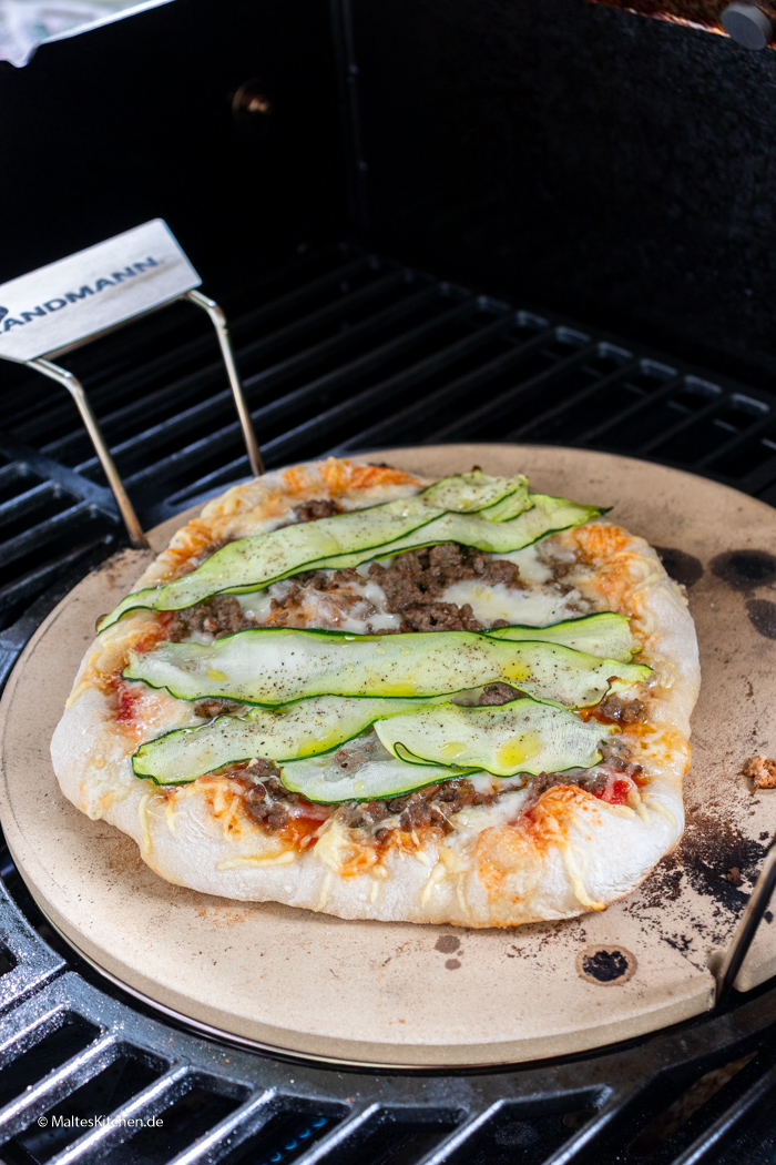 Pizza von LANDMANN Gasgrill Pizzastein