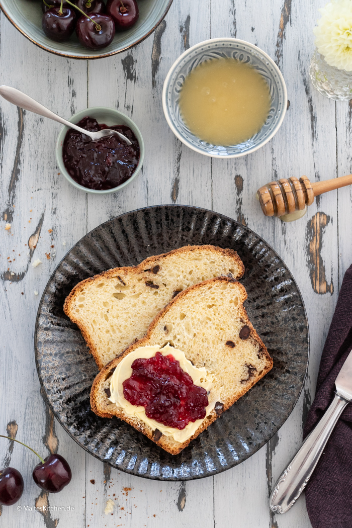 Süß, fluffig, lecker - mein Hefeteigbrot