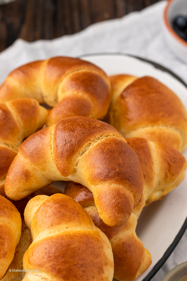 Butterhörnchen mit reichlich Butter gebacken