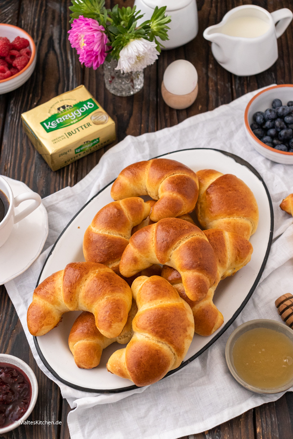 Butterhörnchen mit Kerrygold Original irische Butter gebacken