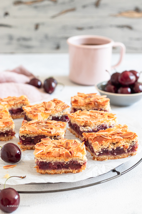 Leckerer Kirschkuchen mit Mandeln